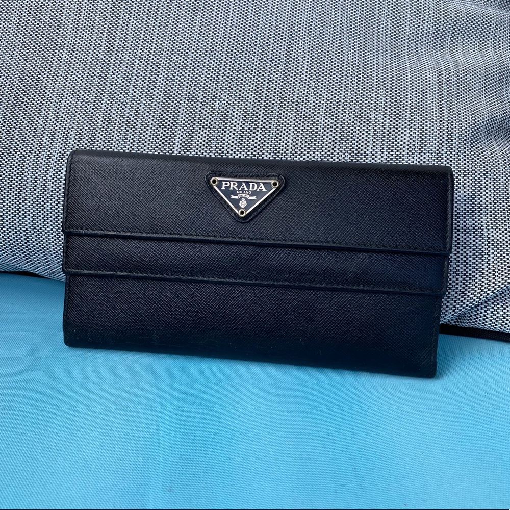 Prada wallet black